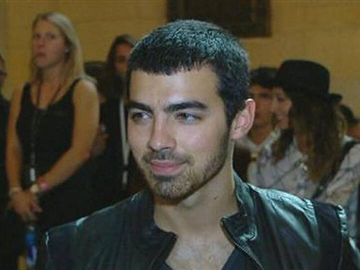 Joe Jonas spricht über die wilden Zeiten mit Miley Cyrus und Demi Lovato