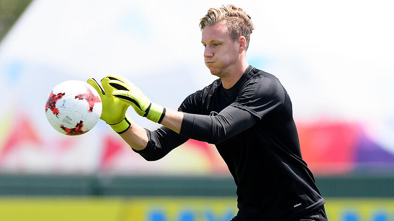 VERLIERER - Bernd Leno: Der 25-Jährige patzte beim 3:2 gegen Australien zum Auftakt gleich doppelt. Den Kampf um die Nummer zwei hinter Manuel Neuer hat er gegen Marc-André ter Stegen (vorerst) verloren. Kevin Trapp macht zudem Druck.