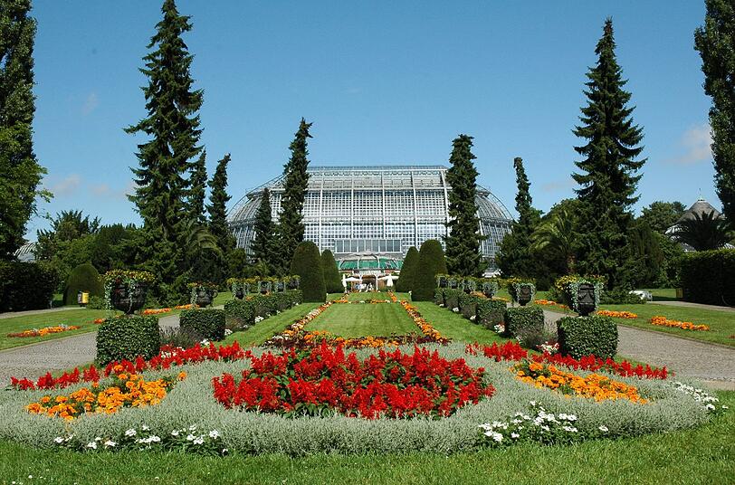 Das große Tropenhaus des Botanischen Gartens in Nymphenburg.