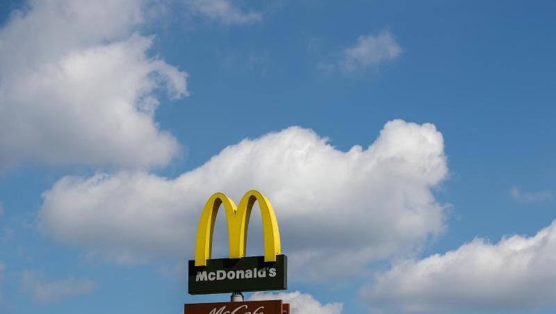 Das Logo der Fastfoodkette "McDonald's" mit einem "McCafe". Foto: Jan Woitas/Archiv Das Logo der Fastfoodkette "McDonald's" mit einem "McCafe". Foto: Jan Woitas/Archiv