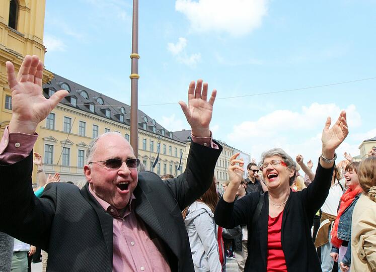 Lach-Flashmob am Odeonsplatz. Die Bilder.