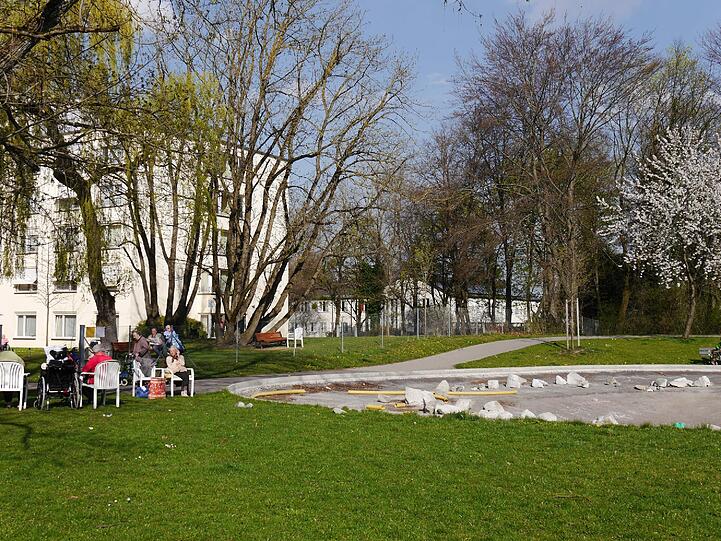 Der Park neben dem Alfons-Hoffmann-Haus zwischen Laim und Pasing ist ein beliebter Treffpunkt.