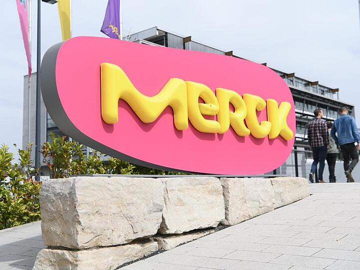 Der Darmstädter Merck-Konzern will mit einer Milliardenübernahme seine Materialsparte stärken. Der Halbleiterzulieferer Versum sträubt sich jedoch.