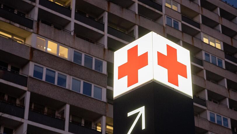 Ein 94-Jähriger starb in einem Krankenhaus nachdem er sich bei einem Fahrradunfall einen Knöchel gebrochen hatte. (Symbolbild)
