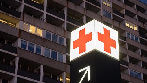 Ein 94-Jähriger starb in einem Krankenhaus nachdem er sich bei einem Fahrradunfall einen Knöchel gebrochen hatte. (Symbolbild)