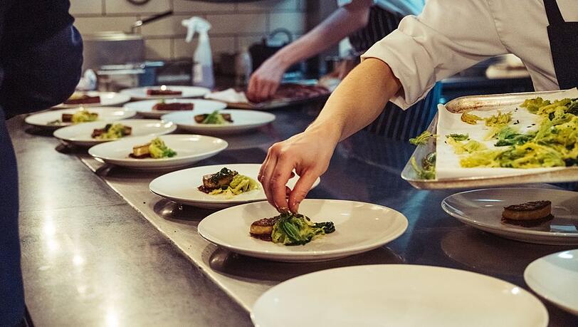 Der Guide Michelin gehört zu den bekanntesten Restaurantführern.