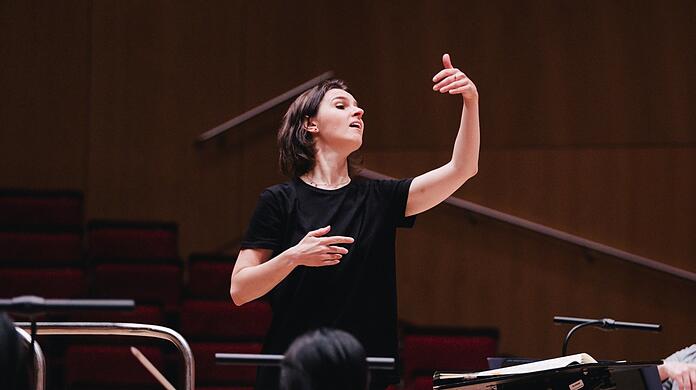 Oksana Lyniv bei einer Probe mit den Münchner Philharmonikern vor zwei Jahren im Gasteig.