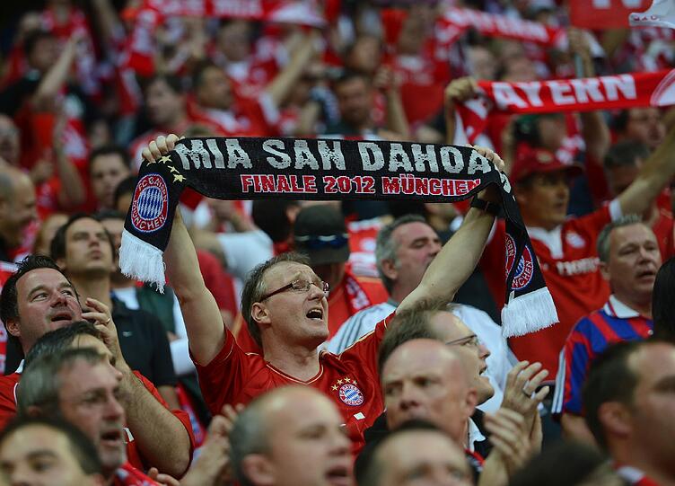 Ein Abend der emotionalen Achterbahnfahrt - mit dem brutalen Absturz aus einem ach so schönen Traum. So hofften, bangten, jubelten - und weinten die Fans des FC Bayern.