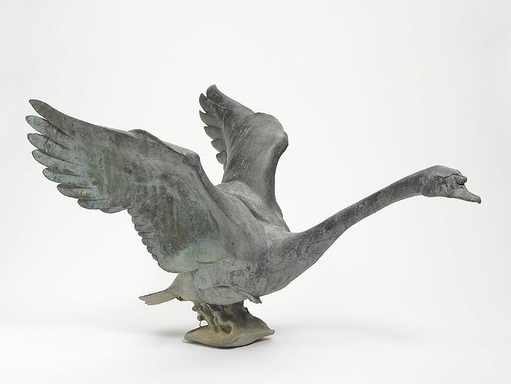 Dieser auffliegende Schwan aus patinierter Bronze könnte 2000 Euro bringen.