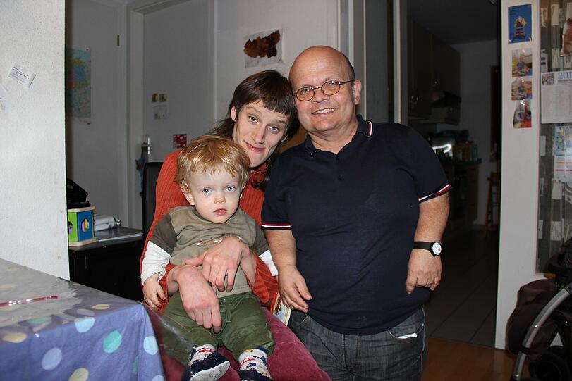 Bernadette G. mit ihrem Sohn Raphael und ihrem Mann Ulrich.