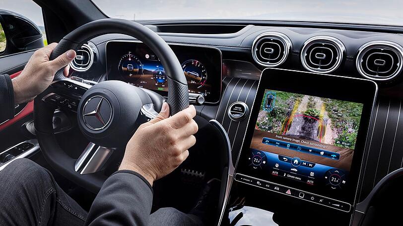 Neu im GLC: Die "transparente Motorhaube" sorgt für Durchblick im Gelände.