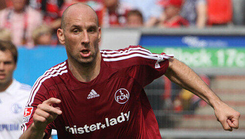 Treueschwur: Jan Koller stürmt weiter für den Club. Treueschwur: Jan Koller stürmt weiter für den Club.