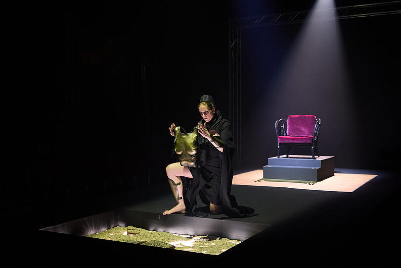 Milda Tubelyte als palmyrenische Königin in "Searching for Zenobia" von Lucia Ronchetti.