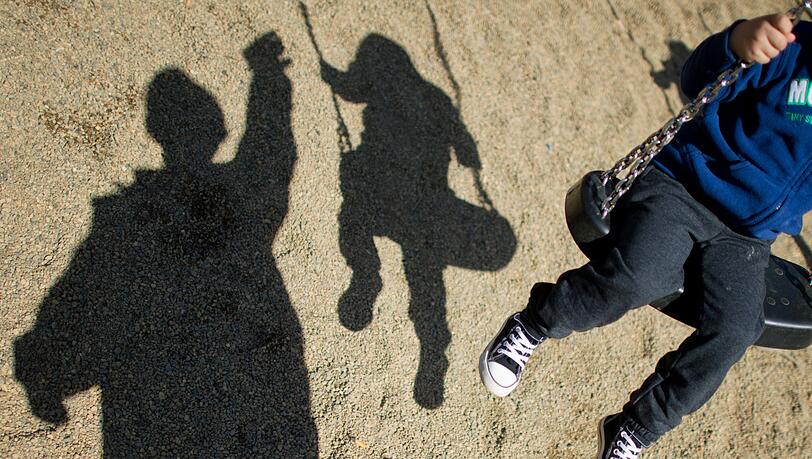 Familiengerichte sollen nach den Vorstellungen des Bundesjustizministeriums im Kinderschutzverfahren künftig soziale Trainingskurse und Gewaltpräventionsberatungen anordnen können. (Symbolbild) Familiengerichte sollen nach den Vorstellungen des Bundesjustizministeriums im Kinderschutzverfahren künftig soziale Trainingskurse und Gewaltpräventionsberatungen anordnen können. (Symbolbild)