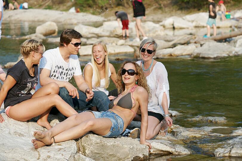 DEN SOMMER GENIESSEN: Wo auch immer, allererste Sommerpflicht für den Münchner ist es, den Sommer zu genießen. Ob an der Isar, im Biergarten oder am See! Viel Spaß und einen schönen Sommer wünscht die AZ!