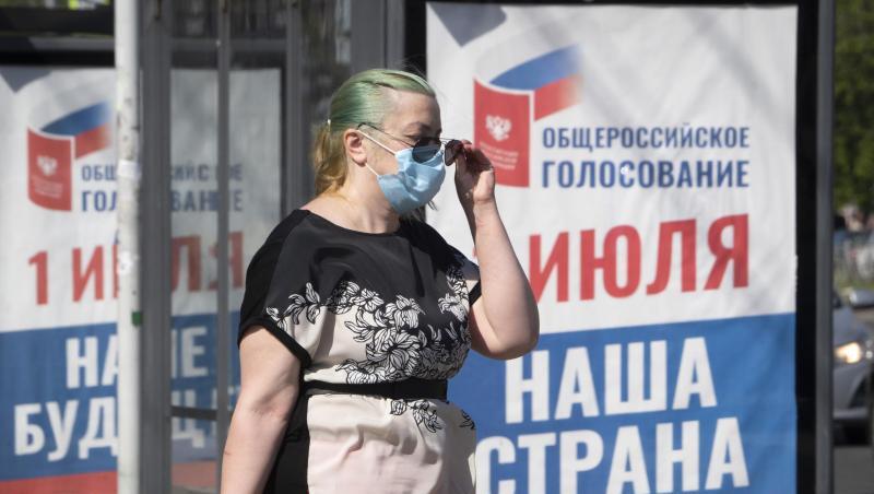 Auf einem Plakat in Sankt Petersburg steht: "Ganz Russland wählt am 1. Juli unsere Zukunft und unser Land". Auf einem Plakat in Sankt Petersburg steht: "Ganz Russland wählt am 1. Juli unsere Zukunft und unser Land".