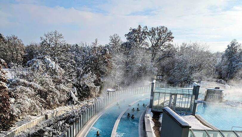 Ein Bad in den Außenbereichen der Europa Therme, eine wahre Wohltat für Körper, Geist und Immunsystem – gerade in den Wintermonaten.