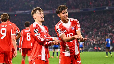 Bayern-Profi Tom Bischof (r) erwartet "zwei brutale Spiele" gegen Real.