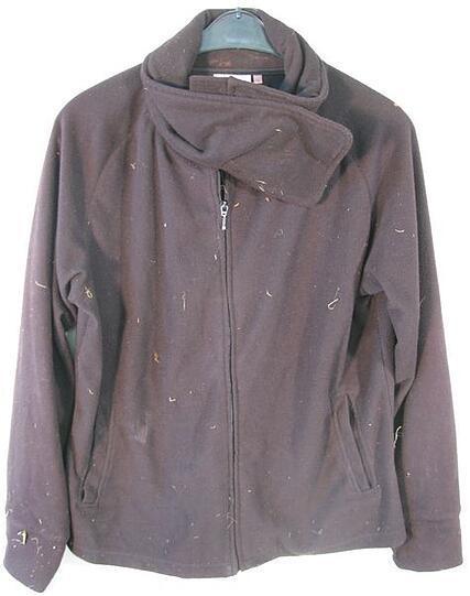 Eingewickelt in diese Fleece-Jacke von C&A wurde das Baby gefunden.