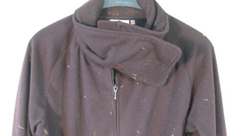 Eingewickelt in diese Fleece-Jacke von C&A wurde das Baby gefunden. Eingewickelt in diese Fleece-Jacke von C&A wurde das Baby gefunden.