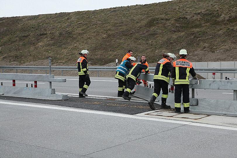 Ein Toter und ein Verletzter  - das ist die traurige Bilanz eines Geisterfahrerunfalls in einem Tunnel der A 94. Zwischen den Anschlussstellen Waldkraiburg und Heldenstein kam es zu dem schweren Crash.