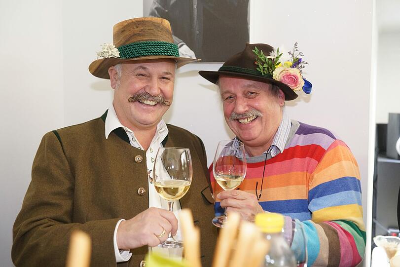Neue Vinothehk: Rinaldo Talamonti eröffent sein Weinlokal. Mit dabei: Otto Retzer, Ernst Hannawald, Ricky Harris Claudia Carpendale.