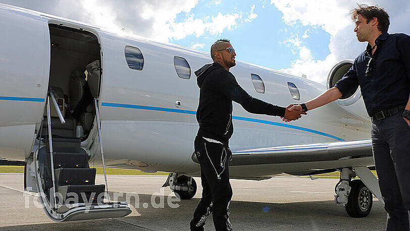Der "Krieger" ist da: Arturo Vidal hat beim FC Bayern München einen Vierjahresvertrag unterschrieben. Klicken Sie sich durch die Bilderstrecke von Vidals ersten Tagen in München.