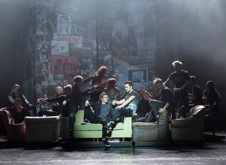 Die Studierenden des Studiengangs Musical mit &bdquo;Green Day&rsquo;s American Idiot&ldquo; im Prinzregententheater.
