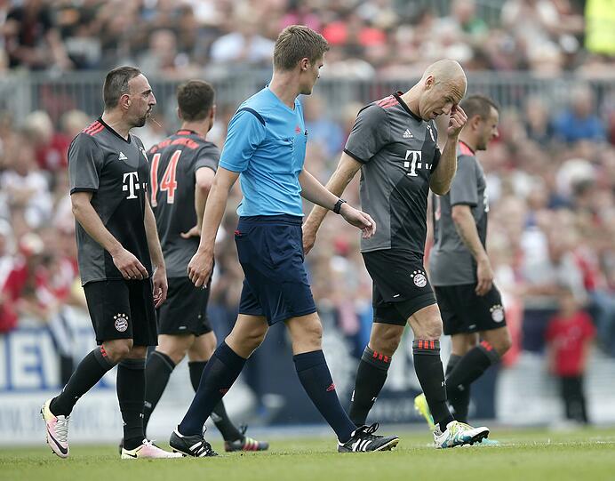 Ein entspannter Carlo Ancelotti, ein freundlicher Empfang für Rummenigge in der Heimat und ein Verletzungsschock für Arjen Robben &ndash; die Bilder vom Testspiel gegen den SV Lippstadt.