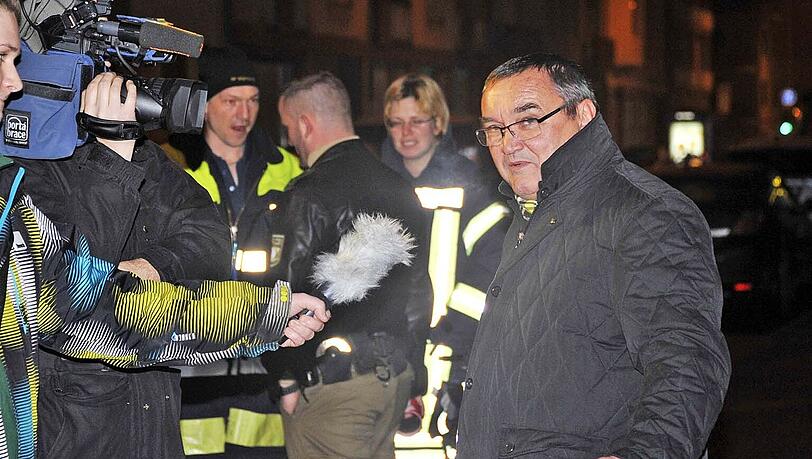 Norman W. an der Unglücksstelle, der 62-Jährige alarmierte Feuerwehr und Polizei. Norman W. an der Unglücksstelle, der 62-Jährige alarmierte Feuerwehr und Polizei.