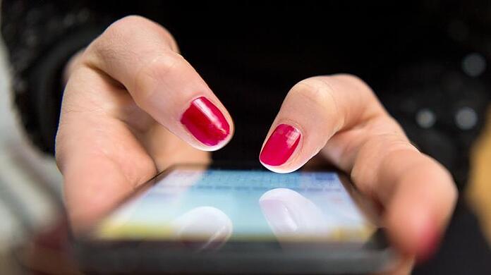 Über die App soll sexistische, rassistische oder frauenfeindliche Werbung gemeldet werden können. (Symbolbild)