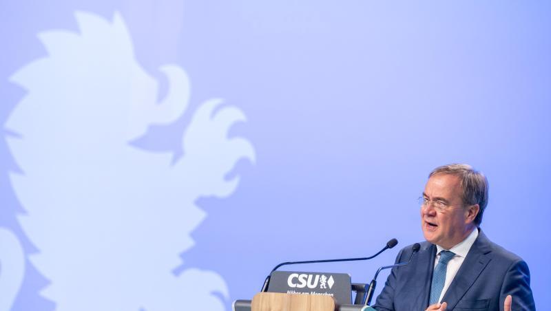 CDU-Chef Armin Laschet sagte auf dem Parteitag: "In all den Entscheidungen der Nachkriegsgeschichte standen Sozialdemokraten immer auf der falschen Seite - in der Wirtschafts- und Finanzpolitik.".