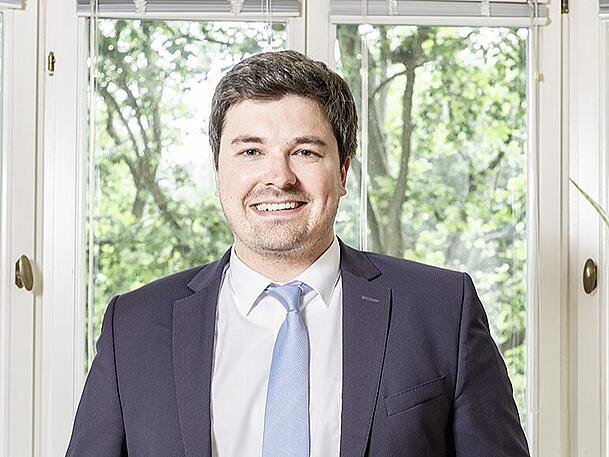 Daniel Barth arbeitet als Fachanwalt für Familienrecht und Verkehrsrecht in Nürnberg. In der AZ klärt er über wichtige Scheidungsfragen auf. Daniel Barth arbeitet als Fachanwalt für Familienrecht und Verkehrsrecht in Nürnberg. In der AZ klärt er über wichtige Scheidungsfragen auf.