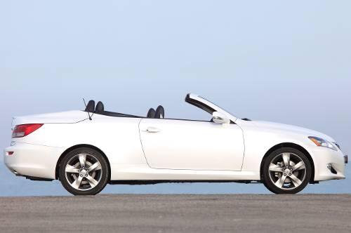 Gestreckte, elegante Linie: Der Lexus IS 250C macht geöffnet eine sehr gute Figur.