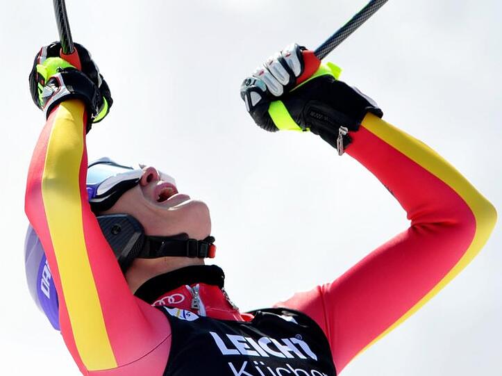 So freut sich eine Olympiasiegerin, wenn sie ihr Heimrennen gewinnt: Maria Riesch in Garmisch.
