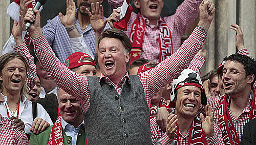 Angekommen in Bayern: Louis van Gaal bei der Meisterfeier auf dem Rathausbalkon Angekommen in Bayern: Louis van Gaal bei der Meisterfeier auf dem Rathausbalkon