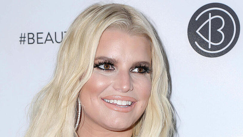 Jessica Simpson bringt ihre Memoiren auf den TV-Bildschirm.