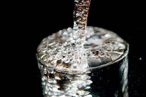 Gute Qualität: Das Wasser, das  in Nürnberg und Umgebung aus dem Hahn kommt, kann man bedenkenlos trinken.