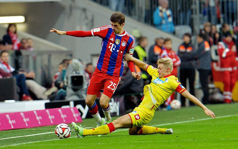 Thomas Müller - Note 4 - Der Raumdeuter deutete irgendwo zwischen offensivem Mittelfeld und Sturm, allerdings ohne großen Erfolg. In der 16. Minute tauchte er einmal vor dem Tor auf, danach lange ab. Nicht sein Spiel.