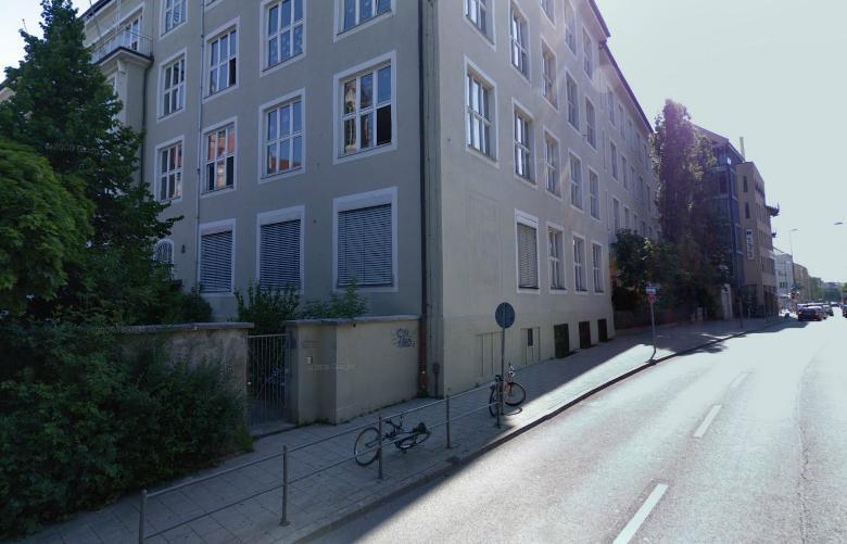 Die Geländer - hier an der Silberhornstraße - sind Eltern und Bezirksausschuss zu kurz.