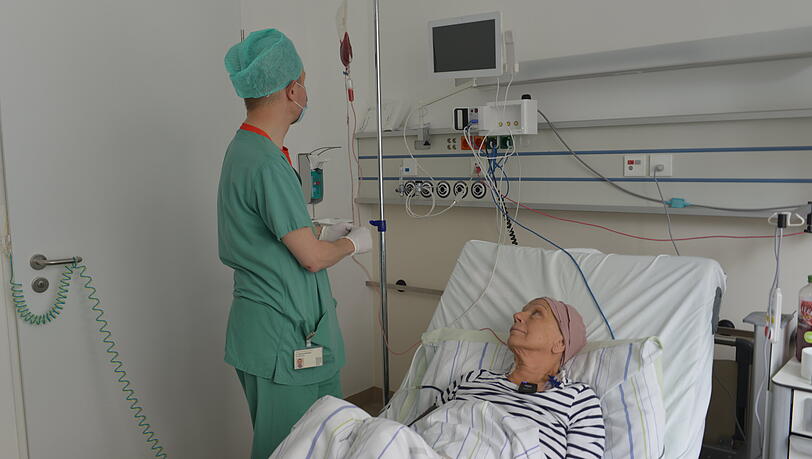 Am 3. Juli, nur eine Woche nach dem Umzug aus Schwabing, erhielt die erste Patientin am neuen Standort in Bogenhausen eine Stammzelltransplantation.