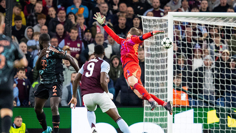 Pleite im Oktober 2024: Manuel Neuer fliegt am Ball vorbei. Pleite im Oktober 2024: Manuel Neuer fliegt am Ball vorbei.