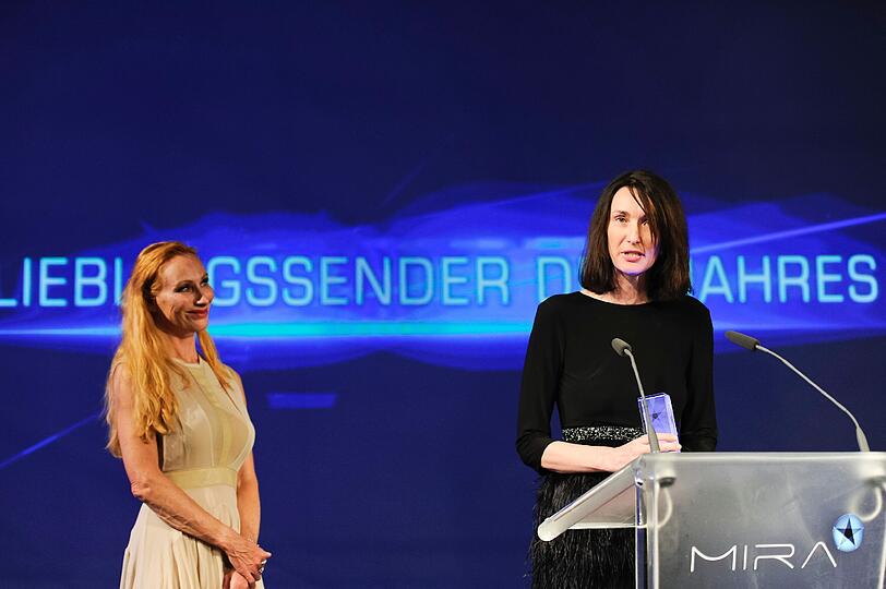 Laudatorin Andrea Sawatzki mit Katharina Behrends