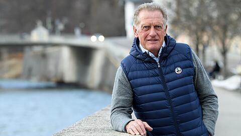 &bdquo;Ich fühle mich gut, bin fit, plane im Sommer wieder eine Alpenüberquerung mit dem Radl&ldquo;, sagt Hans Zach, hier in seiner Heimat Bad Tölz.