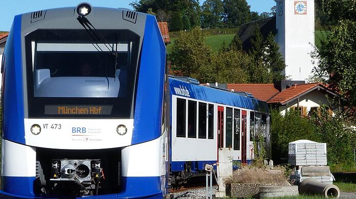 Der Bahnverkehr zwischen München und Augsburg ist gestört. (Archiv)