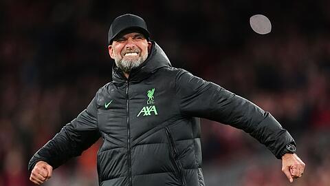 Liverpools Trainer Jürgen Klopp jubelt nach dem Sieg gegen Sheffield United.