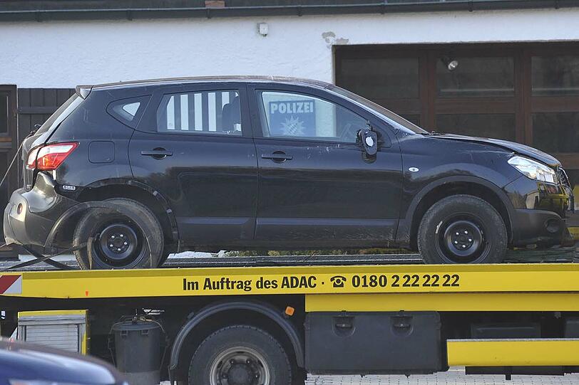 Eines der Fluchtfahrzeuge wurde sichergestellt.