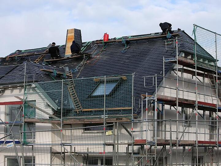 Das Baukindergeld soll Familien in Zeiten steigender Bau- und Immobilienpreise beim Erwerb von Eigentum helfen.