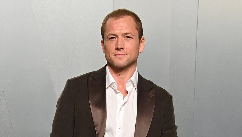 Taron Egerton wuchs bei seiner Mutter auf. Taron Egerton wuchs bei seiner Mutter auf.
