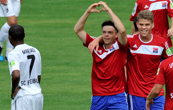 So jubelten die Hachinger im Vorjahr beim Sieg gegen den FC Freiburg.